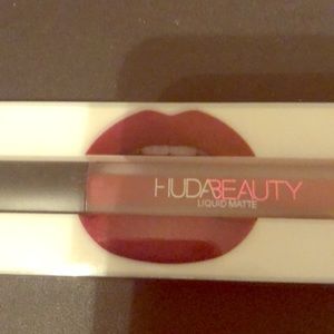 Huda liquid matte!!!